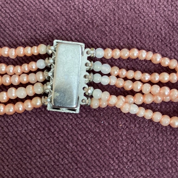 Antique over 80 years, old, pink, five strand pearls with rhinestones clip. - Picture 11 of 13